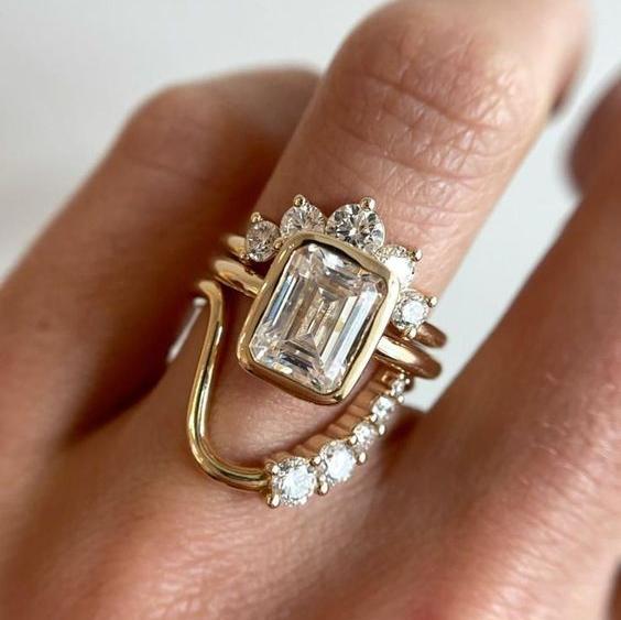 Anillo Elegante Cristalino Vintage Dorado