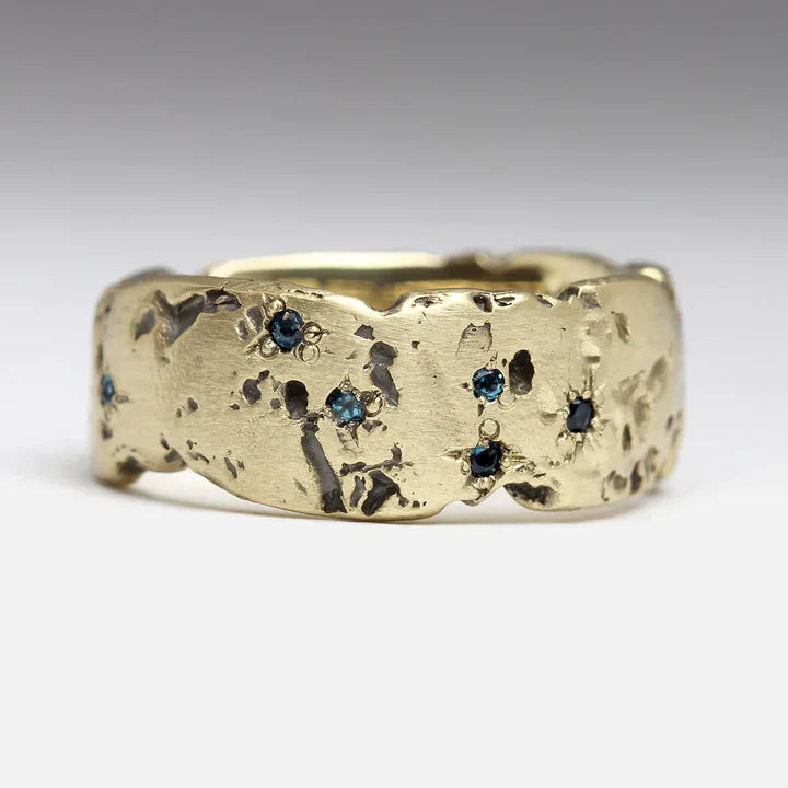 Anillo Forjado en Oro con Cristales Azules Vintage