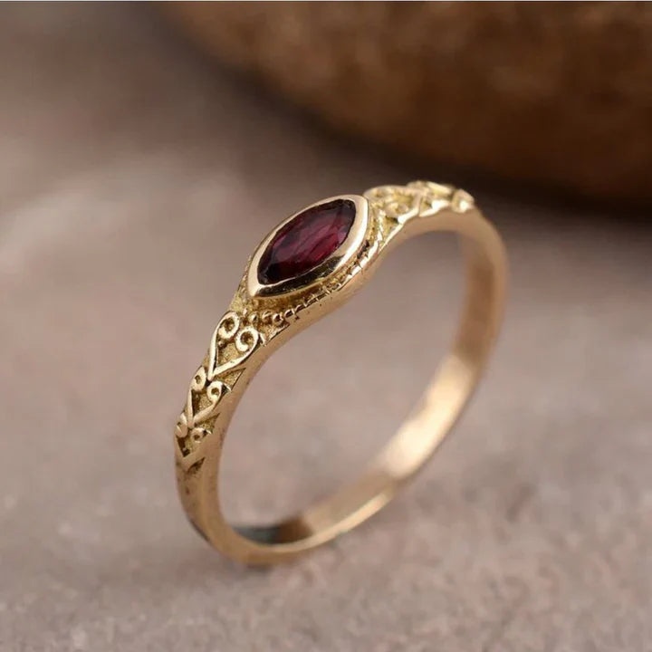 Anillo Cristal Granate en Oro Vintage