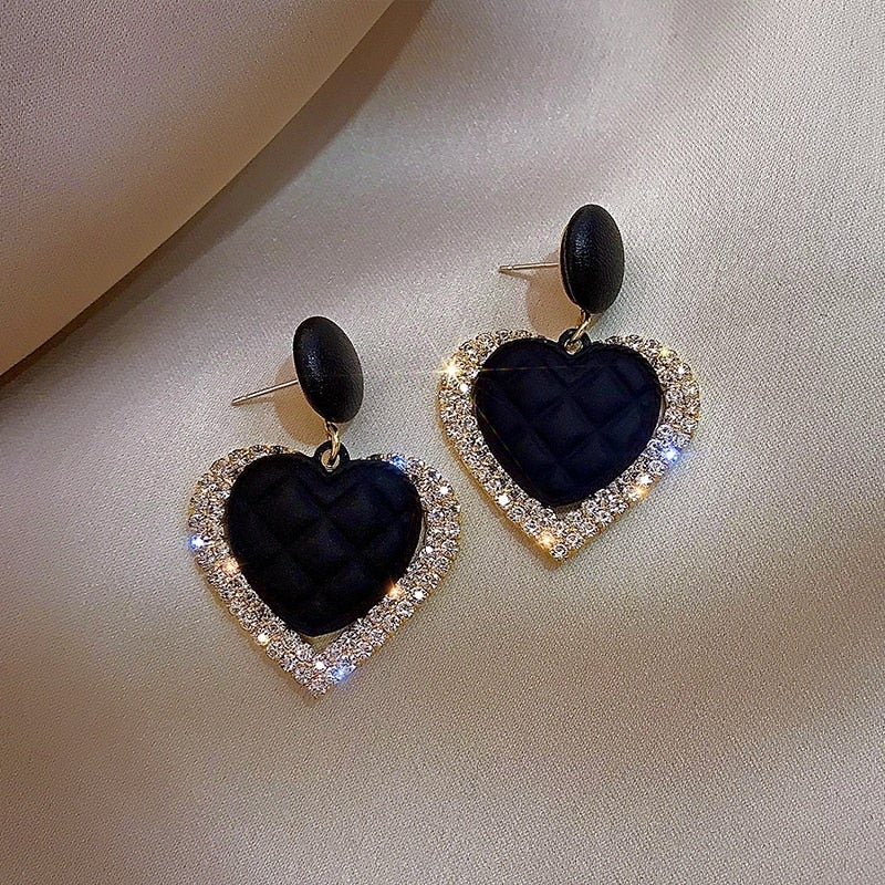 Aretes Corazón Oscuro en Oro