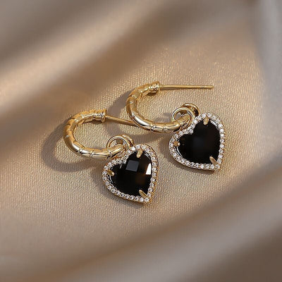 Aretes de Corazón Negro en Oro