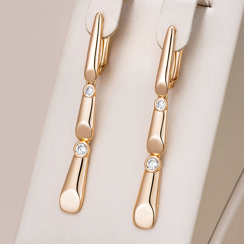 Aretes Elegantes con Circonitas en Oro