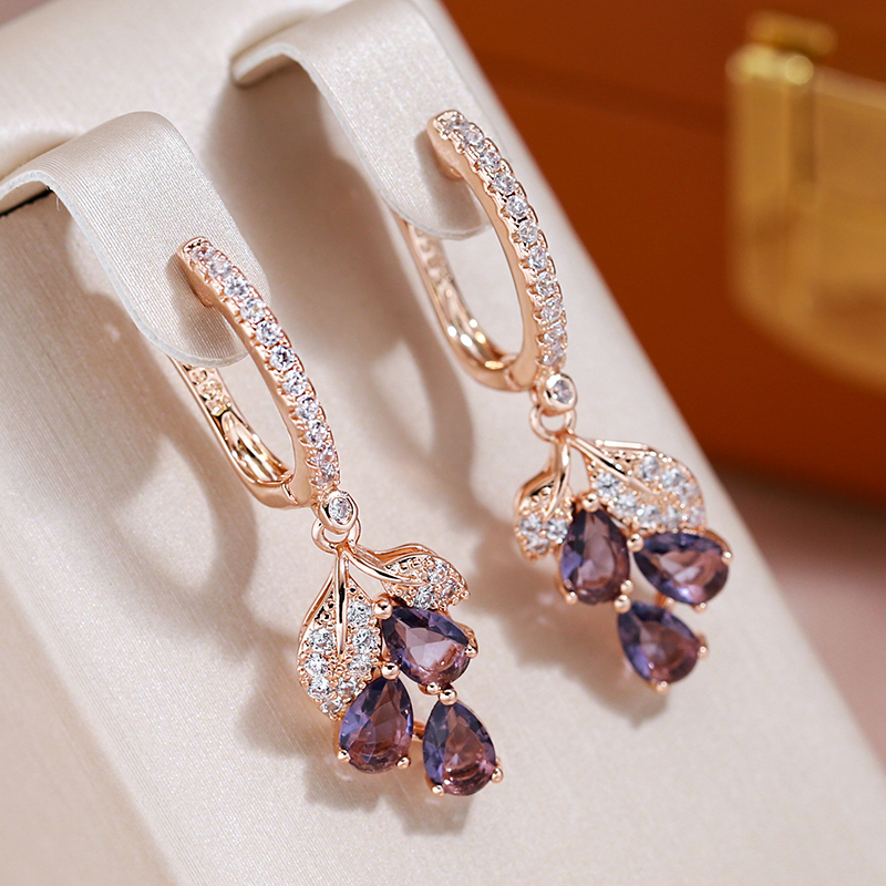 Aretes Elegantes con Cristales Granates en Oro