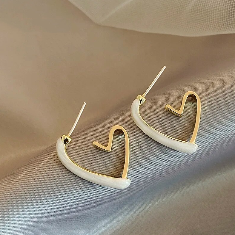 Aretes Abiertos Corazones Blancos Elegantes