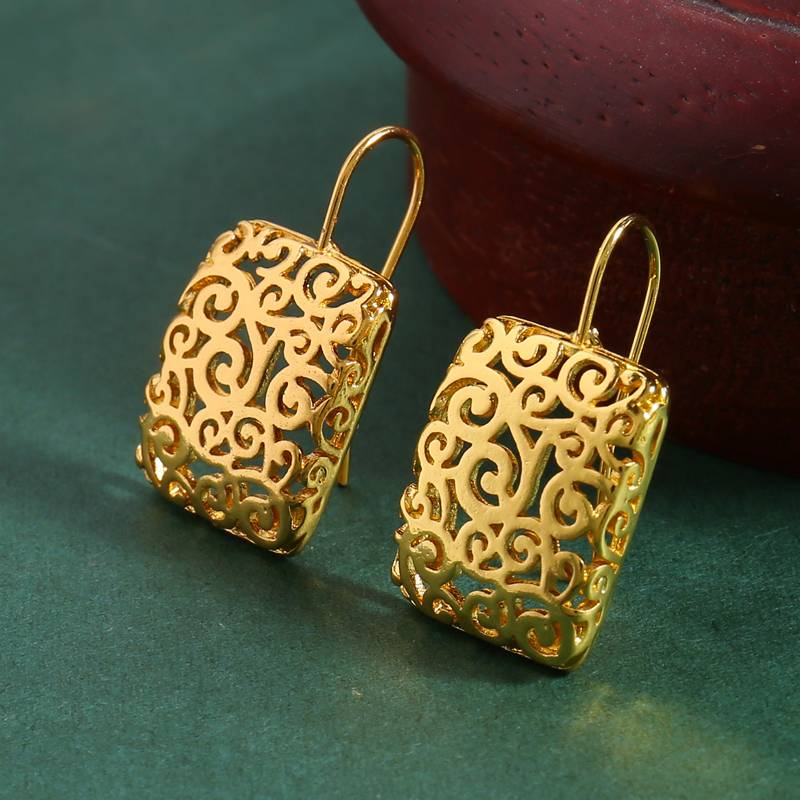 Aretes Cuadrados Huecos Dorados Vintage