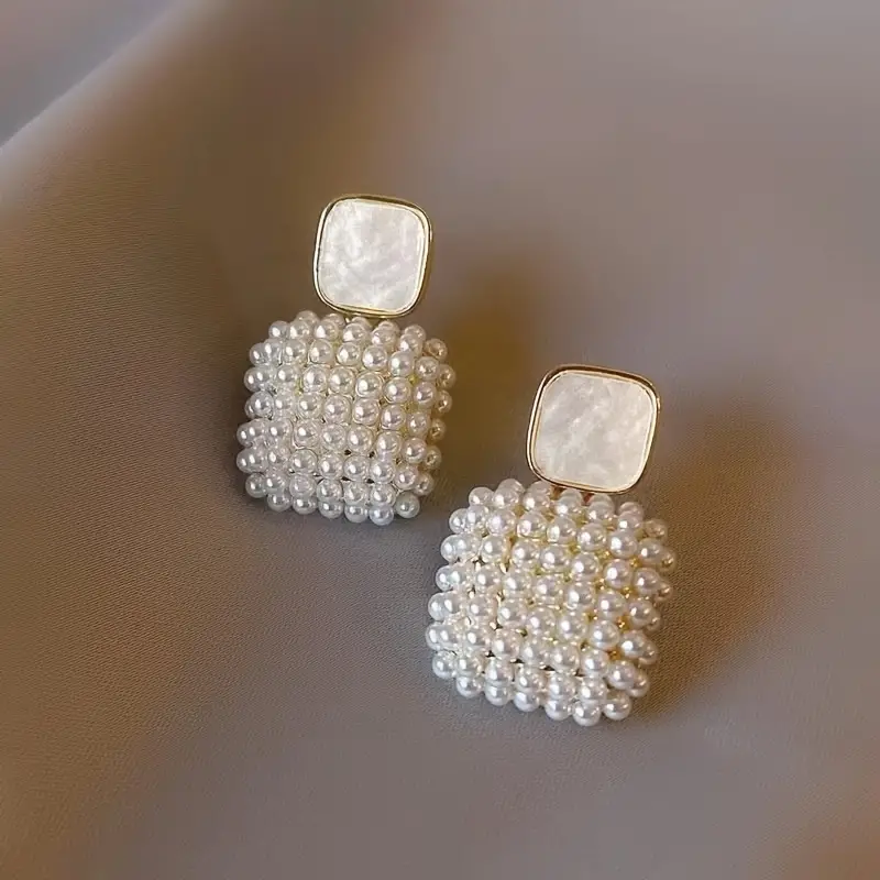 Aretes Cuadrados con Perlas Elegantes